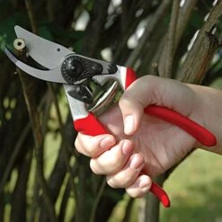 Felco 8 Ergonomic One-Hand Pruning Shear 5 Felco 8 Ergonomic One-Hand Pruning Shear -Garden Store 8fel 2 1